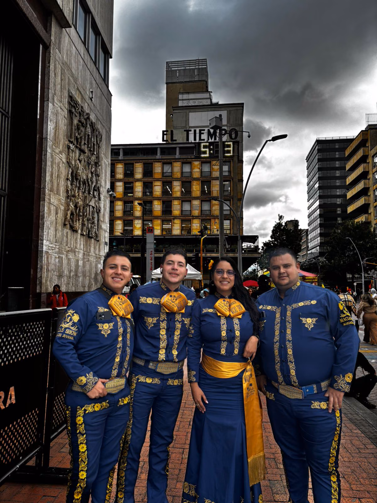 Mariachis Macías Show en las calles de Bogotá