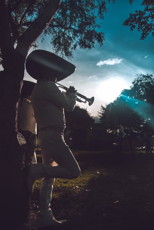 Mariachi cristiano en Bogotá tocando música de fe