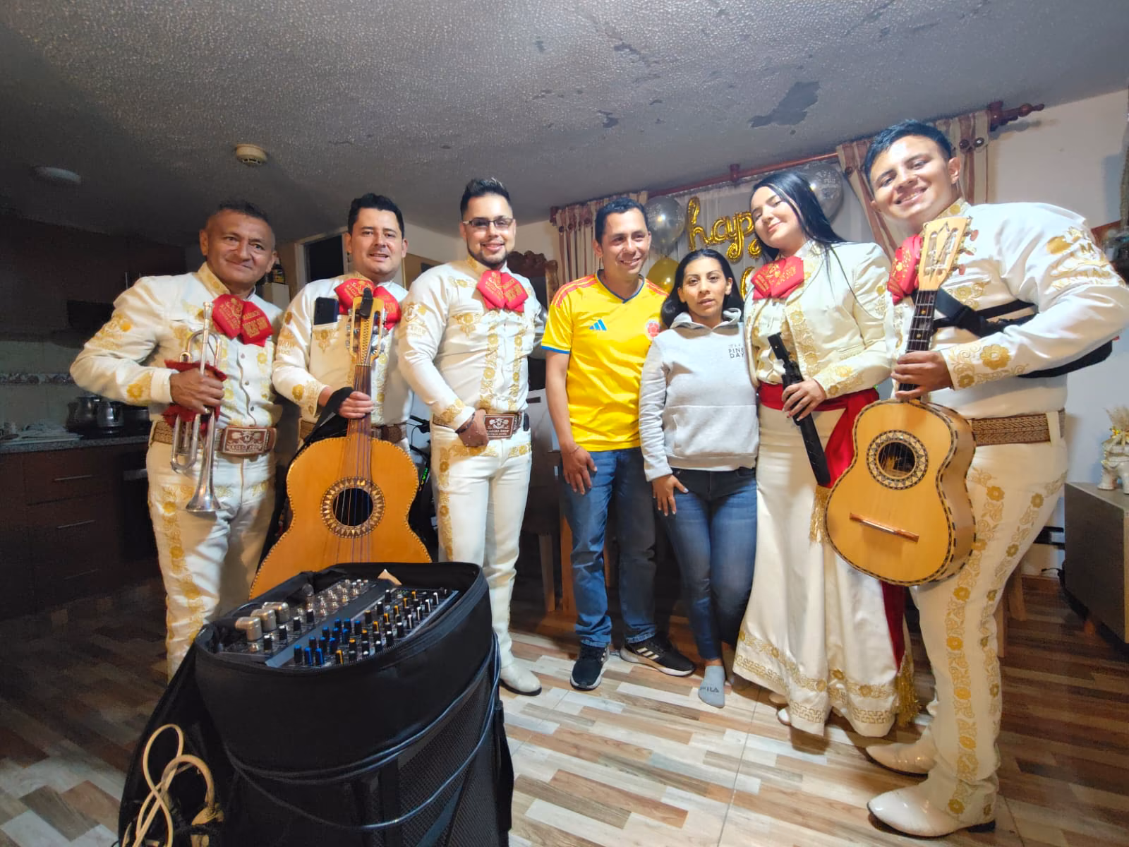 Grupo de mariachi cristiano Macías Show en Bogotá